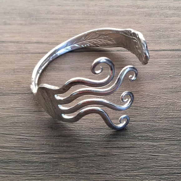 Jewelry - NWOT Gorgeous Silver Fork Bracelet from Scotland!